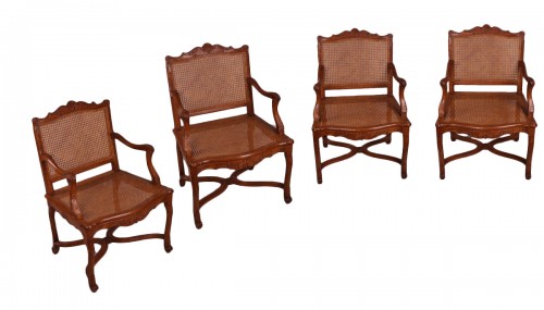 Suite de 4 fauteuils cannés d'époque Régence