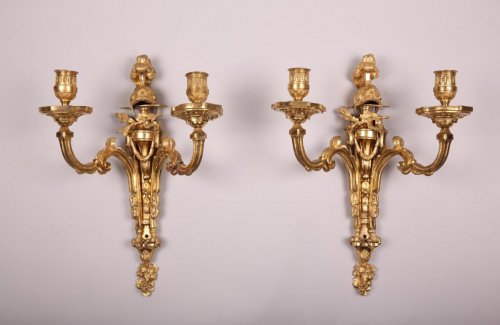 Antiquités - Paire d'appliques en bronze doré d'époque Transition