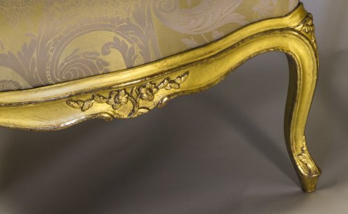 Paire de fauteuils à chassis d’époque Louis XV en bois doré - Galerie Gilles Linossier