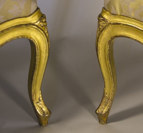 Paire de fauteuils à chassis d’époque Louis XV en bois doré - Louis XV