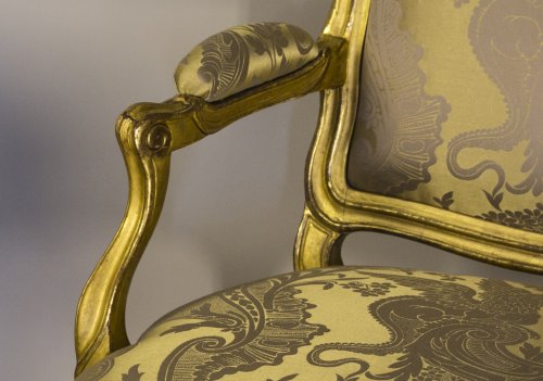 Louis XV - Paire de fauteuils à chassis d’époque Louis XV en bois doré