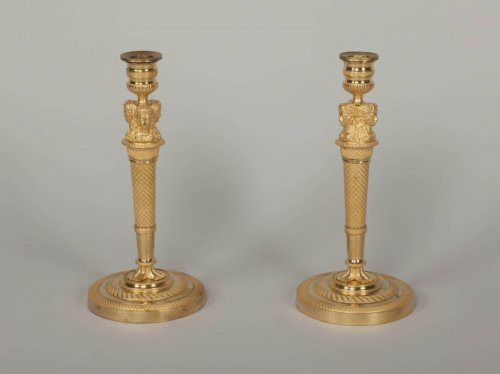 XIXe siècle - Paire de bougeoirs en bronze doré