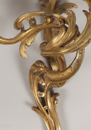Paire d'appliques en bronze doré d'époque Louis XV - Galerie Gilles Linossier