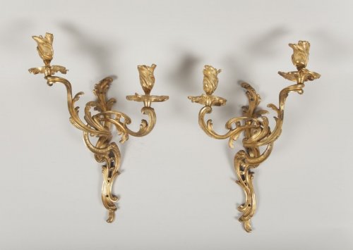 XVIIIe siècle - Paire d'appliques en bronze doré d'époque Louis XV