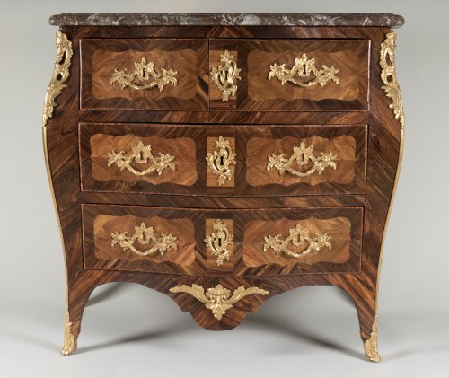 Commode d'époque Louis XV estampillée Léonard Boudin - Mobilier Style Louis XV