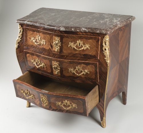 Commode d'époque Louis XV estampillée Léonard Boudin - Galerie Gilles Linossier