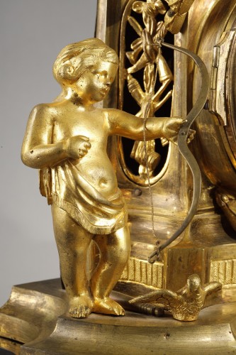 Antiquités - Pendule d'époque Transition en bronze doré