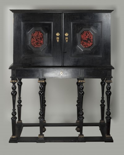 Antiquités - Cabinet flamand en ébène et bois noirci