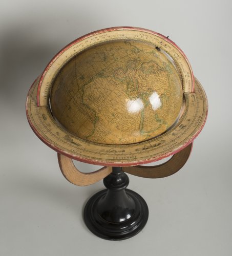 Collections Instruments scientifiques - Globe terrestre signé Delamarche