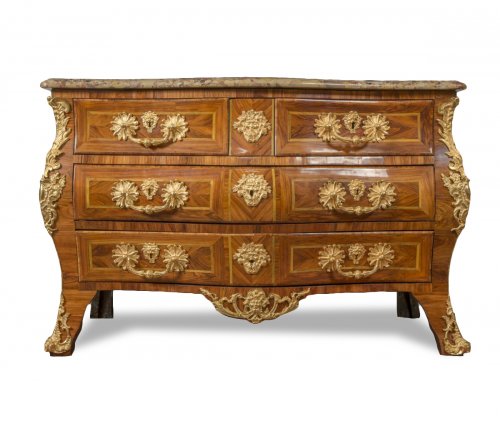 Commode tombeau d'époque Régence attribuée à Mondon