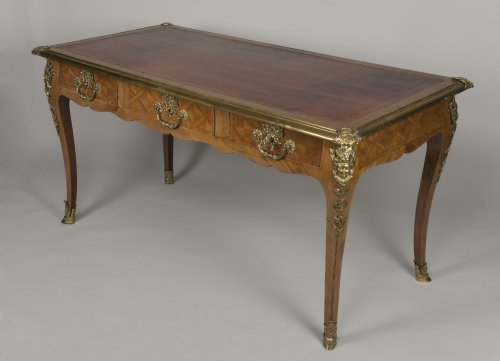XVIIIe siècle - Bureau plat d'époque Régence en placage de bois de violette
