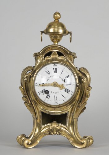 Louis XV - Petite pendule d'époque Louis XV en bronze doré