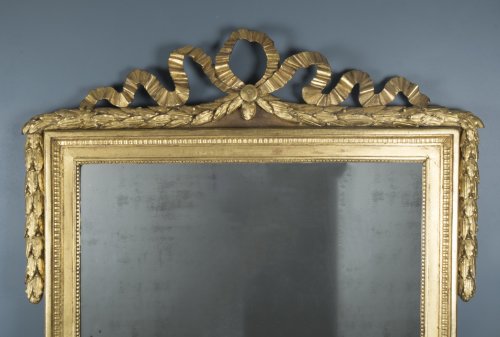 French Louis XVI Giltwood Mirror with Carved Pediment - Mirrors, Trumeau Style Louis XVI