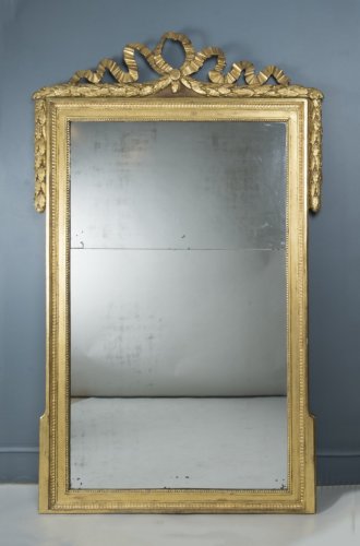 French Louis XVI Giltwood Mirror with Carved Pediment - 