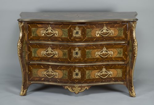 Commode dauphinoise d'époque Régence - Mobilier Style Régence