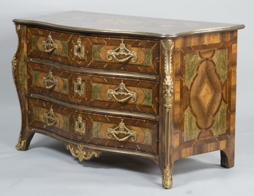 Commode dauphinoise d'époque Régence - Galerie Gilles Linossier