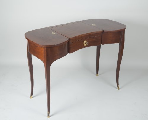 18th century - Solid Mahogany Coiffeuse attributed to Jean-François Oeben