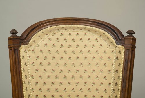 Louis XVI - Suite de six chaises en noyer d'époque Louis XVI