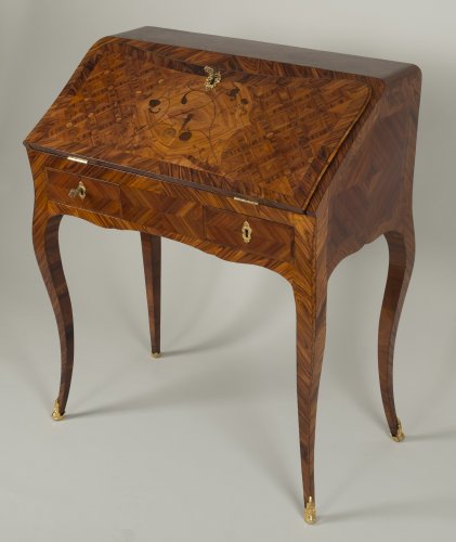 Bureau dos d'âne d'époque Louis XV estampillé I.C. Saunier - Mobilier Style Louis XV