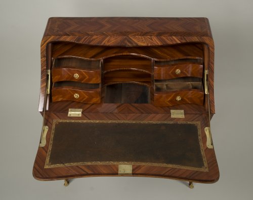 Antiquités - Bureau dos d'âne d'époque Louis XV estampillé I.C. Saunier