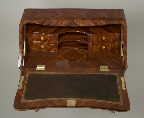 Antiquités - Bureau dos d'âne d'époque Louis XV estampillé I.C. Saunier