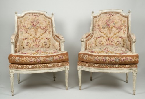 Antiquités - Paire de bergères d'époque Louis XVI en tapisserie estampillées Lelarge