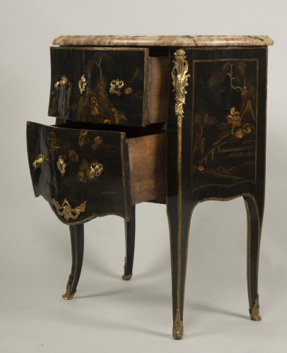 Small Louis XV Lacquer Commode stamped E.A.VEAUX - 