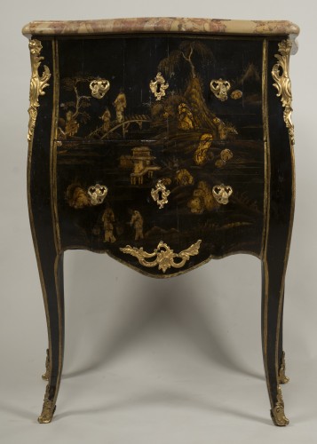 Antiquités - Small Louis XV Lacquer Commode stamped E.A.VEAUX