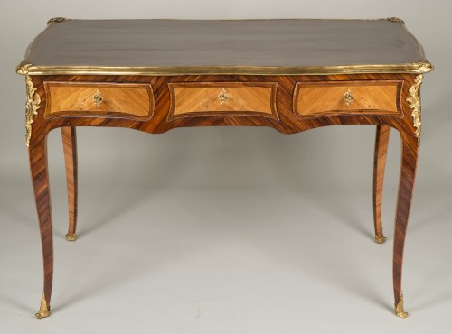 Louis XV Small bureau plat attributed to Vassou - Furniture Style Louis XV