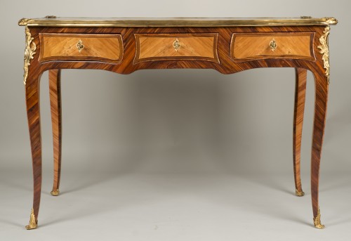Furniture  - Louis XV Small bureau plat attributed to Vassou