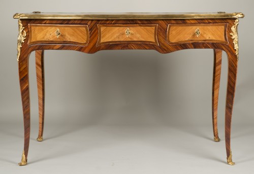 Mobilier Bureau et Secrétaire - Petit bureau plat d’époque Louis XV attribué à Vassou