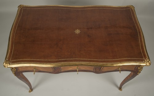 Antiquités - Petit bureau plat d’époque Louis XV attribué à Vassou