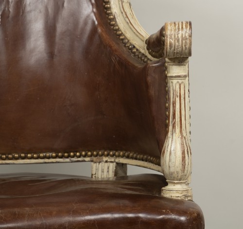 Louis XVI - Fauteuil de bureau d'époque Louis XVI en bois laqué estampillé F.C. Menant