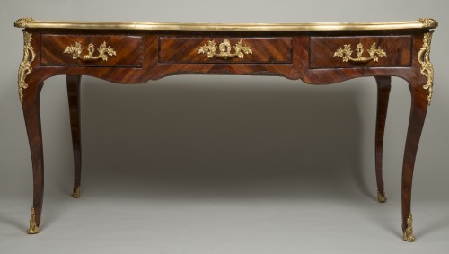 Antiquités - Satin wood desk attributed to Criaerd