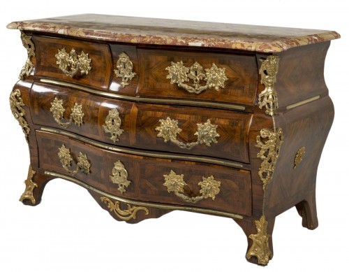 Commode tombeau en palissandre d'époque Régence, vers 1750