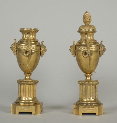 Pair of Louis XVI urn cassolettes - Decorative Objects Style Louis XVI