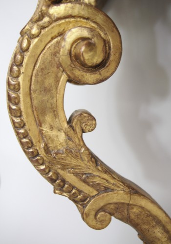 XVIIIe siècle - Petite console en bois doré d'époque Régence