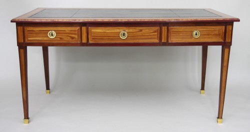 XVIIIe siècle - Bureau plat d'époque Louis XVI estampillé Stumpff