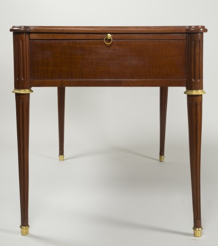 Bureau plat en acajou d'époque Louis XVI - Mobilier Style Louis XVI