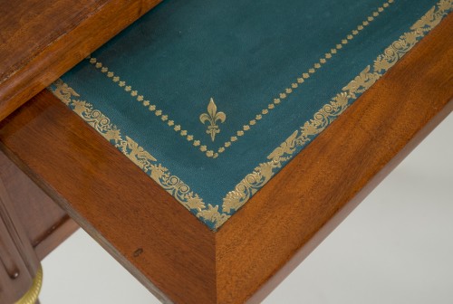 Antiquités - Bureau plat en acajou d'époque Louis XVI