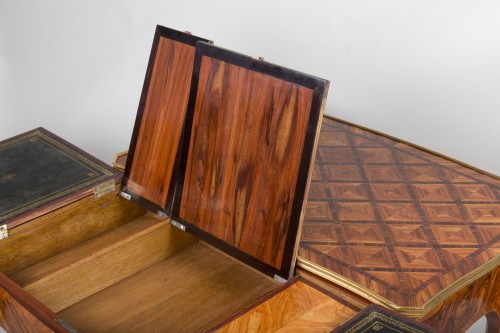 Table Bureau estampillée de Dubut - Mobilier Style Louis XV