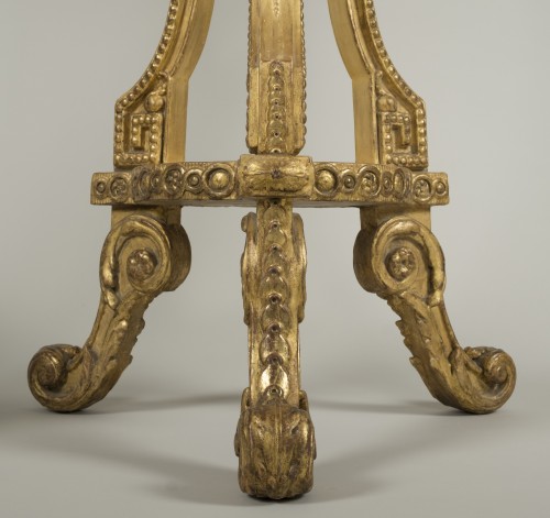 Antiquités - Pair of giltwood and stucco stands