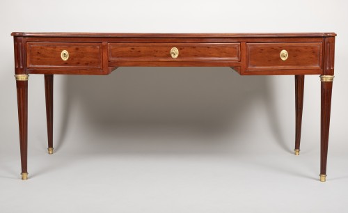 Mobilier Bureau et Secrétaire - Grand bureau en acajou d'époque Louis XVI attribué à Schey