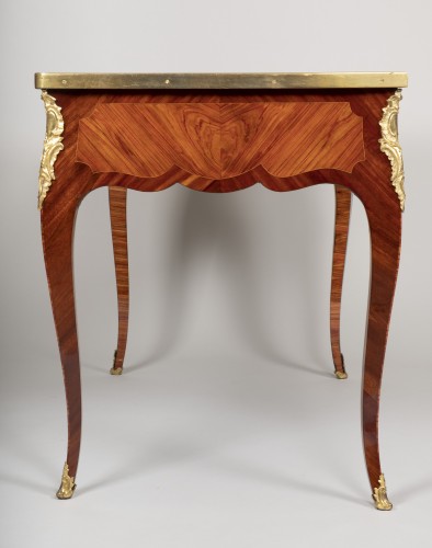 XVIIIe siècle - Petit bureau d'époque Louis XV attribué à Genty