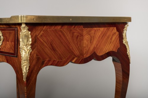 Louis XV - Petit bureau d'époque Louis XV attribué à Genty