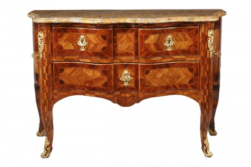 Commode sauteuse d'époque Régence