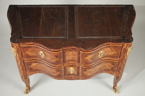 Sauteuse commode from french Régence period - Furniture Style French Regence