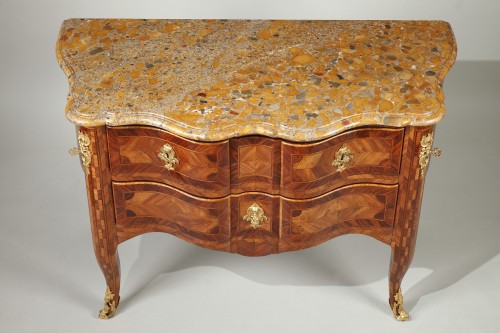18th century - Sauteuse commode from french Régence period