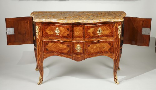 Commode sauteuse d'époque Régence - Régence