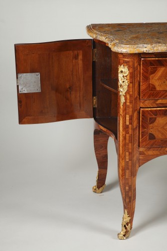 French Regence - Sauteuse commode from french Régence period